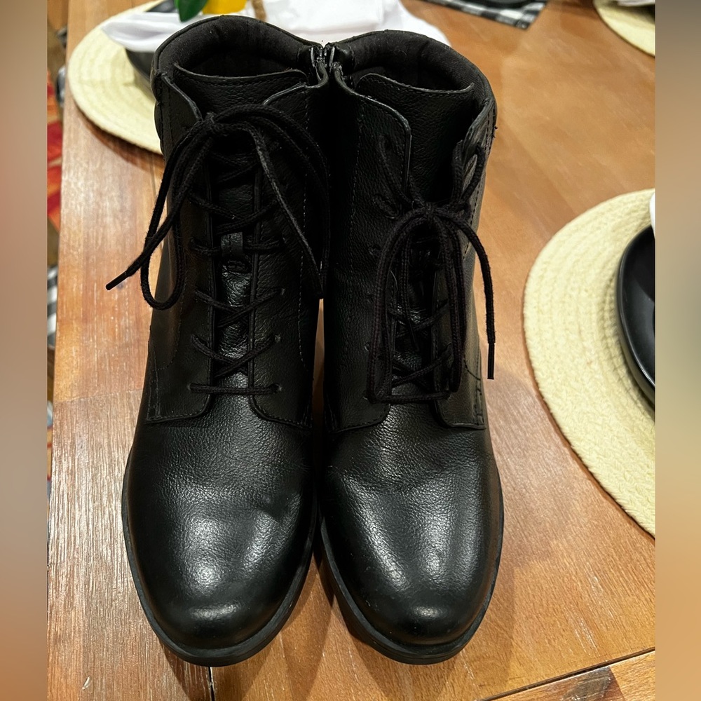 Clarks’s boots women’s 9 1/2